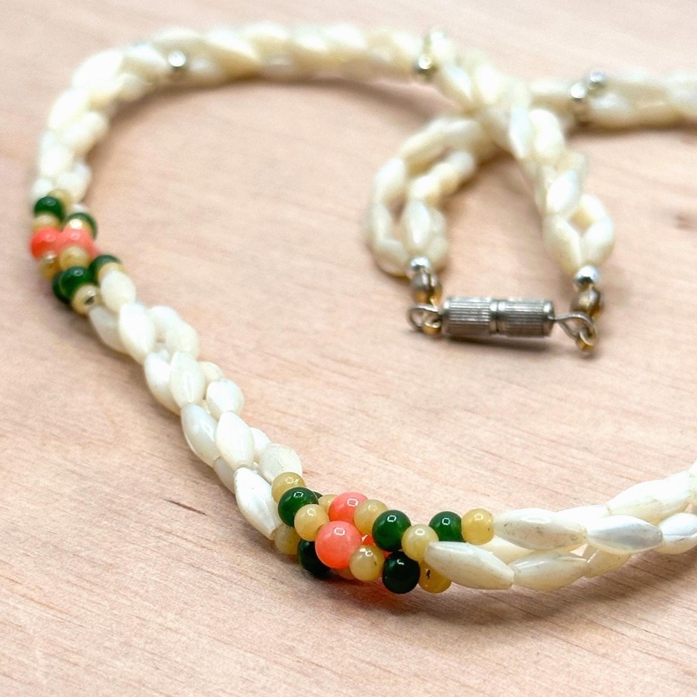 Vintage 1960s Mother of Pearl Triple Strand Necklace with Coral Jade Accents 18" - Picture 6 of 7